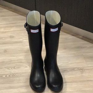 Never worn Black Matte Hunter Boots